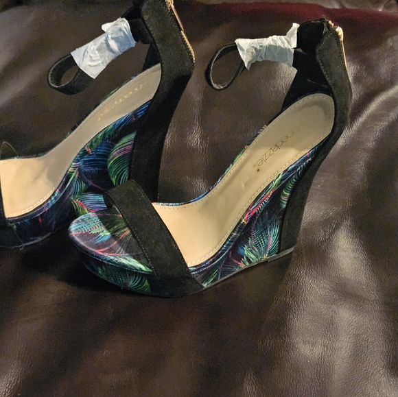 Heels - Picture 2 of 2